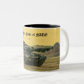 チーフタンク – プライドオブNATOマグ ツートーンマグカップ (正面右)