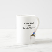 チーフ調理師·ボトルウォッシャー、マンガシェフ ボーンチャイナマグカップ (正面右)