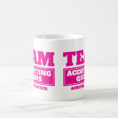 チームのピンクのパーソナライズされたチームと名前のmag コーヒーマグカップ (中央)