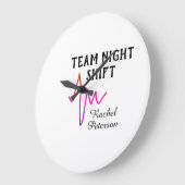 チームの夜勤看護師 ドクター 医療 名前 ハート l ラージ壁時計 (傾斜)