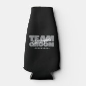 チームグルームスマン名ウェディングパーティブラックビール ボトルクーラー (正面)