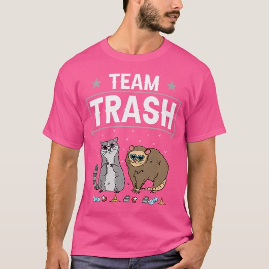 チームゴミのオポッサムラクーンゴミ箱おもしろいごみ収集 Tシャツ (正面)