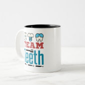 チームティース歯科分隊スタッフ歯科医師衛生士 ツートーンマグカップ (正面左)