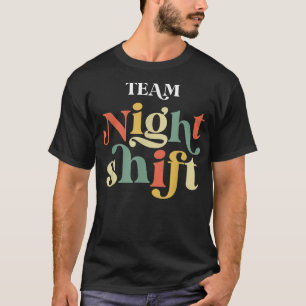チームナイトシフトナースICUナースチームクリティカルカー Tシャツ
