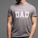 チームパパシンプルスポーティパーソナライズされたホワイト文字 トライブレンドＴシャツ<br><div class="desc">Lea Delaverisデザインテールゲート赤ちゃんシャワーコレクションとコーディネートするように設計されたこのチームパパシャツは、新しい父親やパパのための完璧な贈り物である。赤素晴らしちゃんシャワーへの衣服にも、このスポーティなTシャツデザインは白い台本に「チーム名」を付け、パパと定はっきりした定日を付けている。コレクション内の色とスタイルの検索父の日素晴らしの贈り物も！</div>
