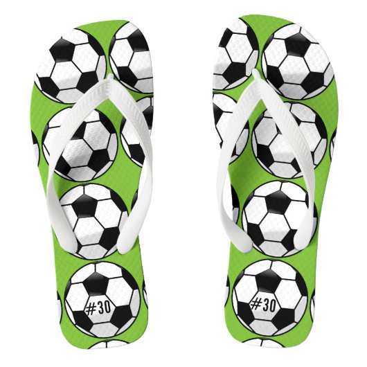チームパーソナライズされた名とチーム番号の付いたサッカーボール ビーチサンダル (フットベッド)