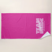 チームブライド花嫁結婚メイドのシックレトロピンクプール ビーチタオル (正面)