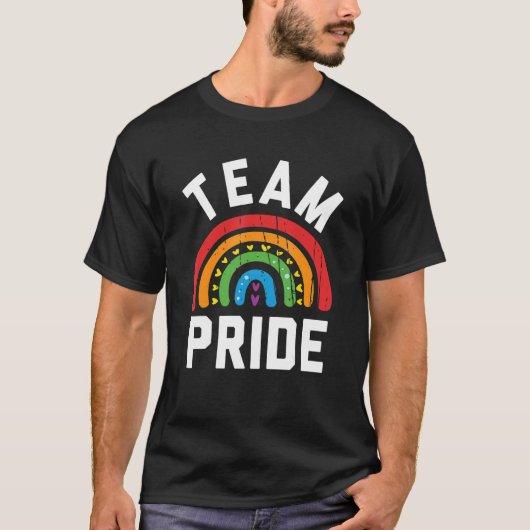 チームプライドLGBTゲイプライドレインボーハートティーチーム Tシャツ (正面)
