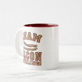 チームベーコンはTシャツ、マグ、ギフトをじゅーじゅーいうほど焼いています ツートーンマグカップ (正面左)