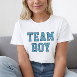 チームボーイブルーベビー性別の表示パーティー Tシャツ<br><div class="desc">ライトブルースポーティな「チームボーイ」レディースTシャツデザイン、スポーティなレタリング</div>