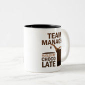 チームマネージャーの(おもしろいな)チョコレート ツートーンマグカップ (正面右)