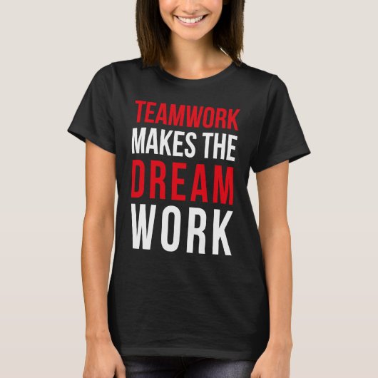 チームワークはチームメイトの夢を作る Tシャツ (正面)