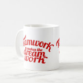 チームワークは夢の仕事のマグを作ります コーヒーマグカップ (正面左)