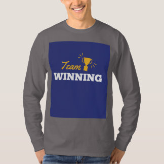 チーム勝利：集団的成功の力 Tシャツ