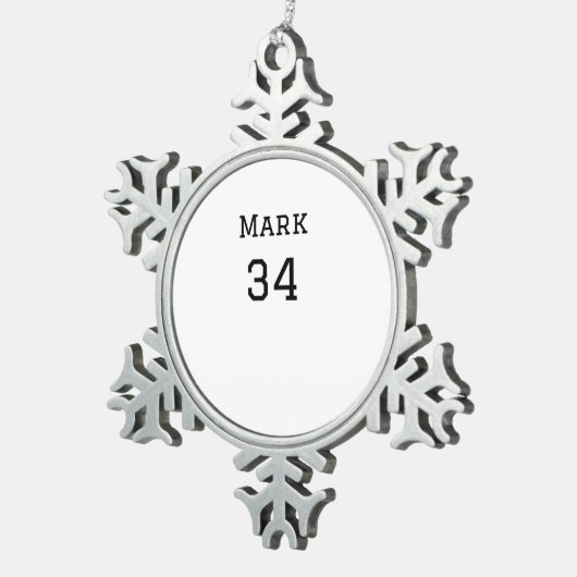 チーム名の追加プレイヤー名の追加スポーツマン スノーフレークピューターオーナメント (右)