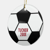 チーム名前および数を用いるパーソナライズなサッカーボール セラミックオーナメント (左)