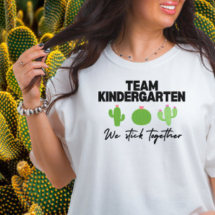 チーム幼稚園We stick together先生Tシャツ Tシャツ
