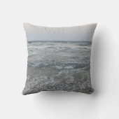 チーム感じの不動産と海の真ん中にいるかのように クッション (裏面)