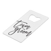 チーム新郎のちょうネクタイのバチュラーパーティの結婚式のカスタム クレジットカード栓抜き (正面アングル)