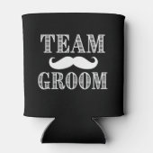 チーム新郎ムスタッシュバチュラーパーティのgroomsmen can 缶クーラー (裏面)