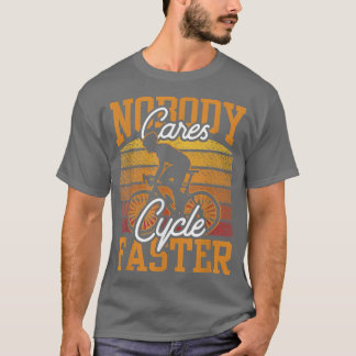 チーム気にのことわざの動機を早くサイクルさせる人はいない Tシャツ