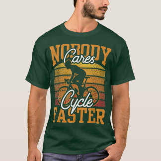 チーム気にのことわざの動機を早くサイクルさせる人はいない Tシャツ
