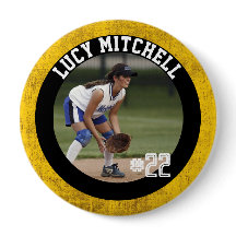 チーム精神のソフトボールプレーヤーのゲームデイボタン