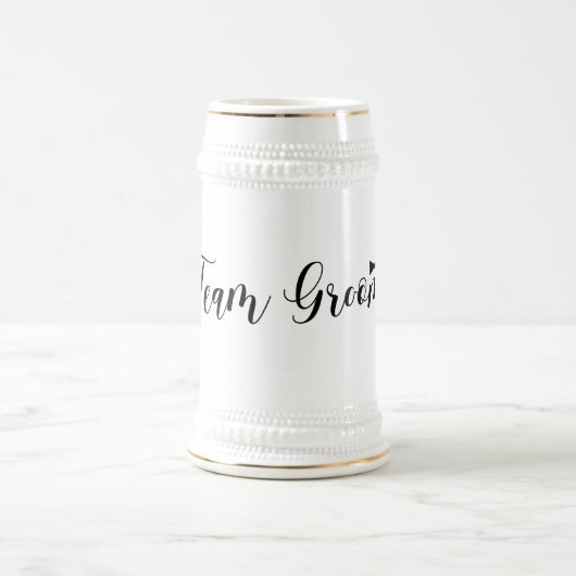 チーム結婚グルームの独身者パーティー ビールジョッキ (中央)