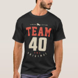 チーム40オリジナル – 限定版40th Birthday Tシャツ<br><div class="desc">祝スタイル40歳の誕生日を記念して限定版チーム40歳オリジナルティーで！スタイルとユーモアのセンスを見せびらかす40歳のユニーク誰にでも最適。40歳祝の誕生日や40歳の人生を望む祝人に最適！40歳与えを過ごす友人や家族への贈り物として、または特別なエディションのデザインに自分自身を扱う。</div>