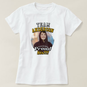 チーム[氏名]を誇りに思うママ 卒業写真 Tシャツ