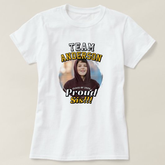 チーム[氏名]を誇りに思うママ 卒業写真 Tシャツ (デザイン正面)