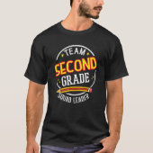 チーム 2年生 リーダー バックトゥスクール Tシャツ (正面)
