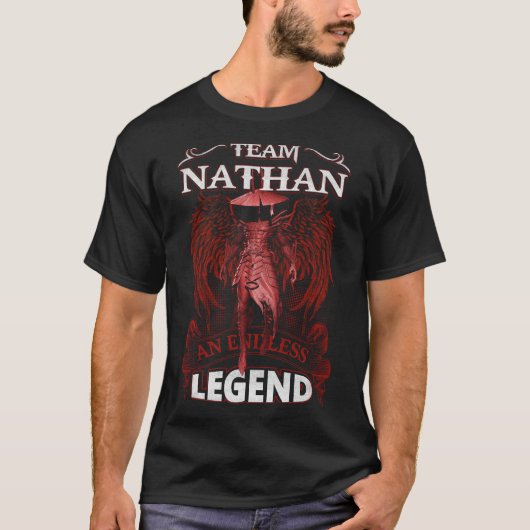 チームNATHAN – 無限の伝説 Tシャツ (正面)