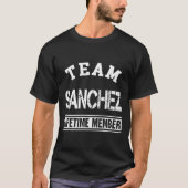 チームSanchezライフタイムメンバー姓ファミリーギフト Tシャツ (正面)