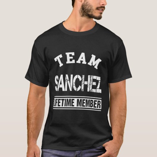 チームSanchezライフタイムメンバー姓ファミリーギフト Tシャツ (正面)