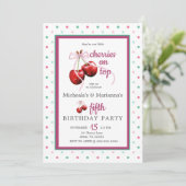 ツインさくらんぼオントップさくらんぼピンクボウ誕生日 招待状 (スタンド正面)