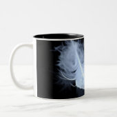 ツインの炎の羽と反射 ツートーンマグカップ (左)