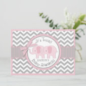 ツインガールズエレファントシェブロンプリントベビーシャワー 招待状 (スタンド正面)