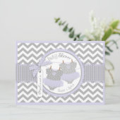 ツインガールズトゥタスシェブロンプリントベビーシャワー 招待状 (スタンド正面)