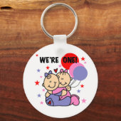 ツインズウィズワン誕生日Tシャツとギフト キーホルダー (正面)