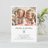 ツインズガールズミニマルモダンリストバースデーパーティー写真 招待状 (スタンド正面)