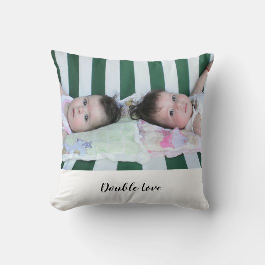ツインズダブルラブハートパターン クッション (正面)