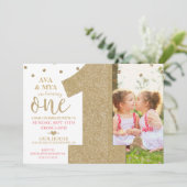 ツインズファースト誕生日金ゴールド&ピンク招待状 招待状 (スタンド正面)