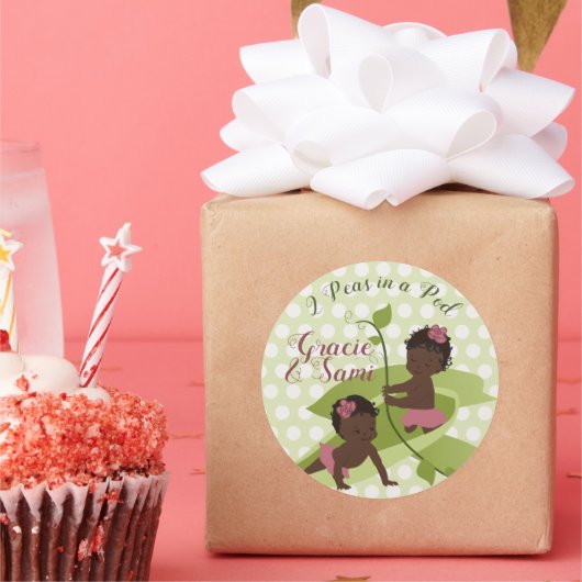 ツインズベビーガールのシャワーまたは1歳の誕生日 ラウンドシール (パーティー)