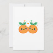 ツインズベビーシャワー2人の小さなかわいこちゃんが途中にある 招待状 (裏面)