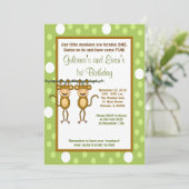 ツインズベビーモンキー5x7 1st誕生日招待状 招待状 (スタンド正面)