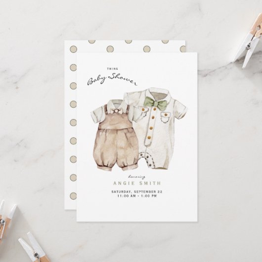 ツインズボーイズかわいい服ベビーシャワー招待状 招待状 (正面/裏面インサイチュ)