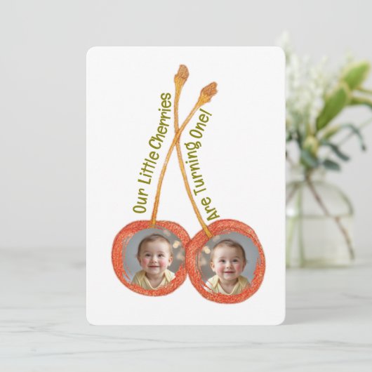 ツインズ最初の誕生日パーティーさくらんぼ1番目の双子 招待状 (スタンド正面)