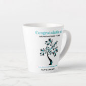 ツインズ祖母はピンクブルーファミリーツリーになる カフェラテマグ (右アングル)