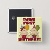 ツインズ1st誕生日の男の子/女の子Tシャツとギフト 缶バッジ (正面&裏面)